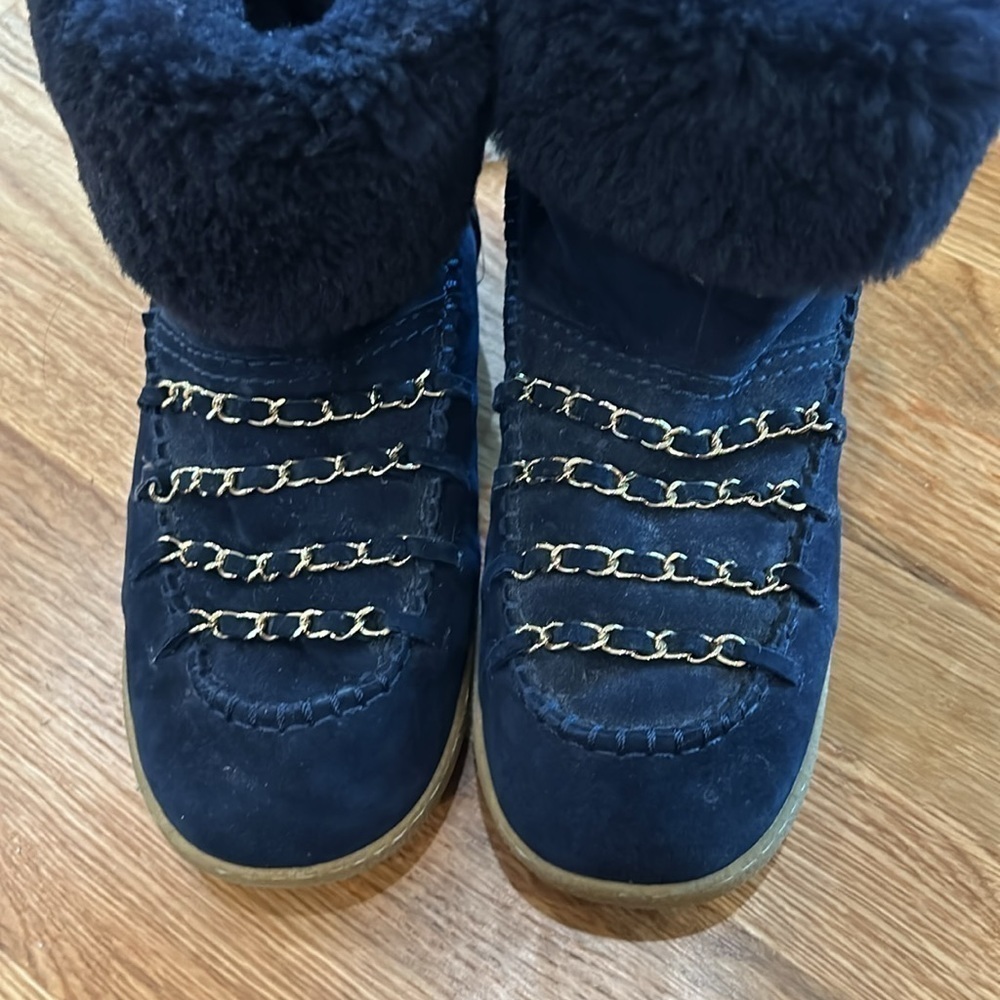 Chanel suede and Shearling snow boots navy blue gold chain upper size 37 - Picture 3 of 11